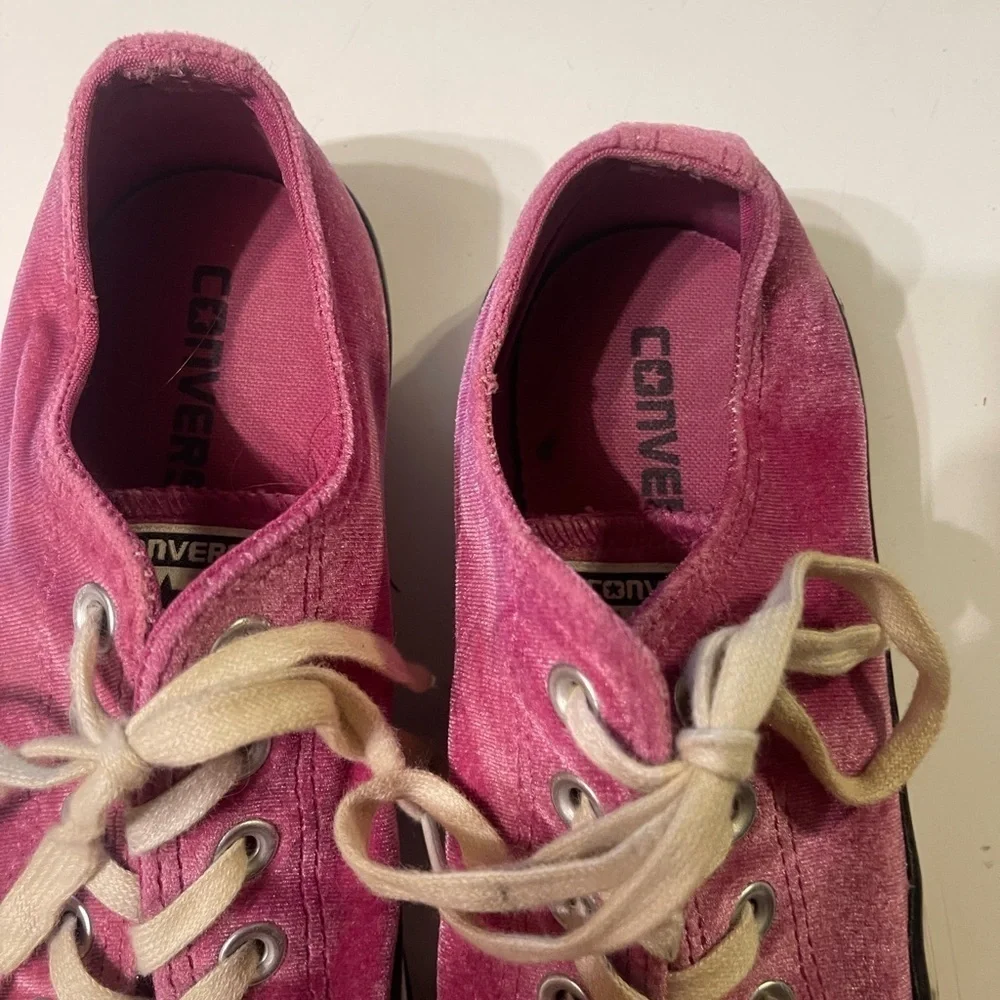 Converse Women’s 8 Purple Velvet Low Top Sneakers - Picture 8 of 10